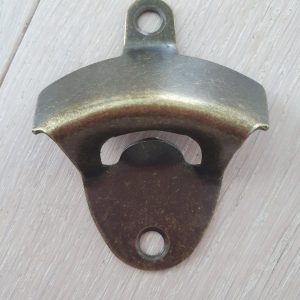 Kapsylöppnare, vägghängd